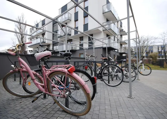 Art Marina Nad Rzeka Z Bezplatnym Parkingiem